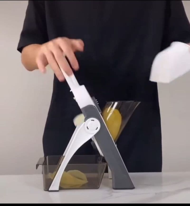 Multi-functional Spring Slicer vegetable cutter (Multi-Colour)